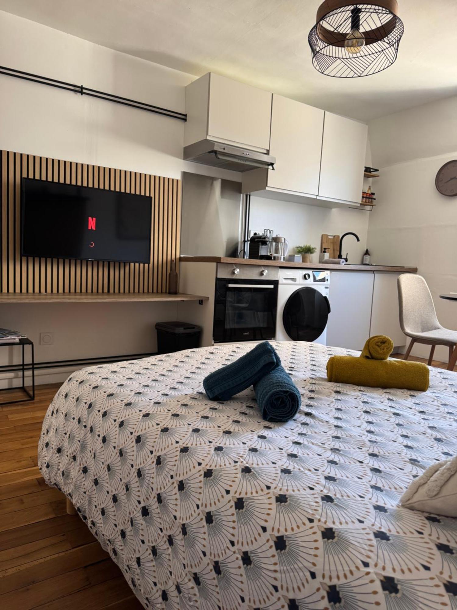 Charmant Appartement Au Coeur De Bourges Buitenkant foto
