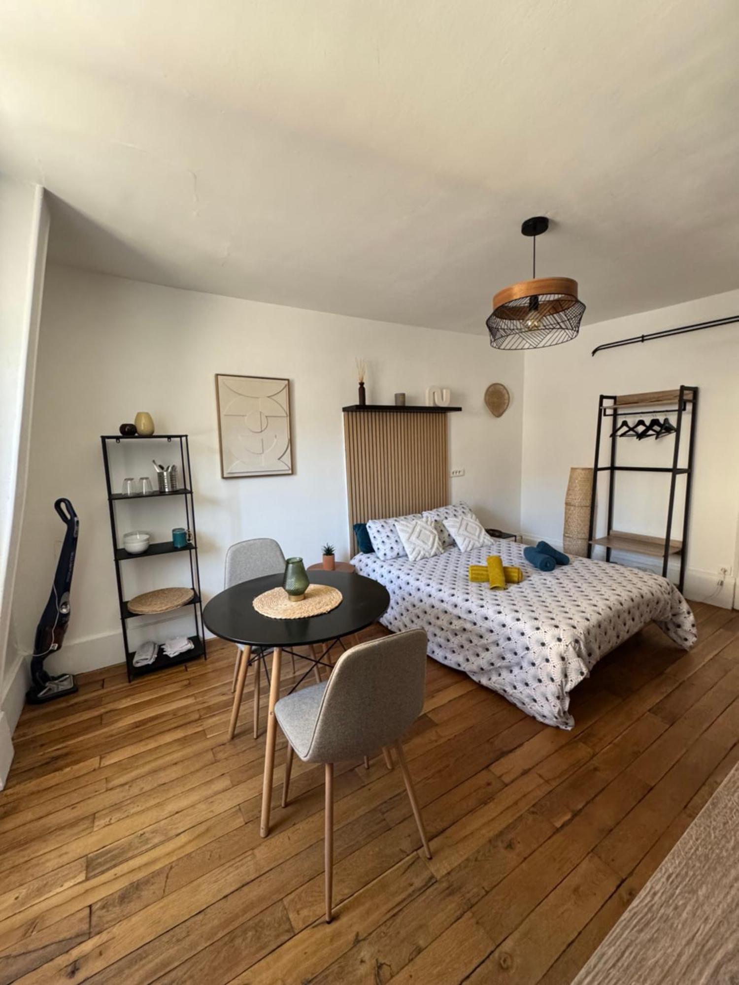 Charmant Appartement Au Coeur De Bourges Buitenkant foto