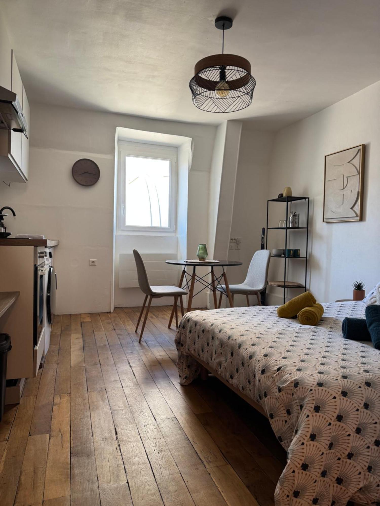 Charmant Appartement Au Coeur De Bourges Buitenkant foto