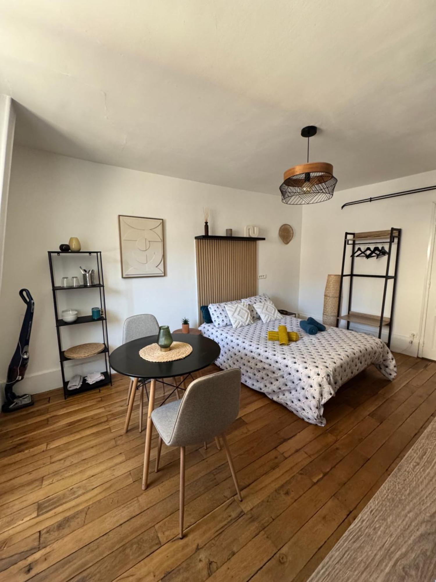 Charmant Appartement Au Coeur De Bourges Buitenkant foto